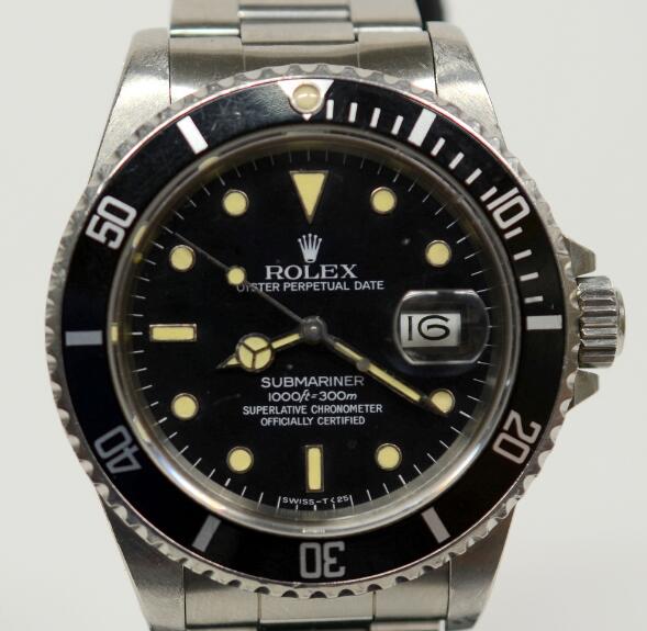 The antique Rolex Submariner is practical and durable.