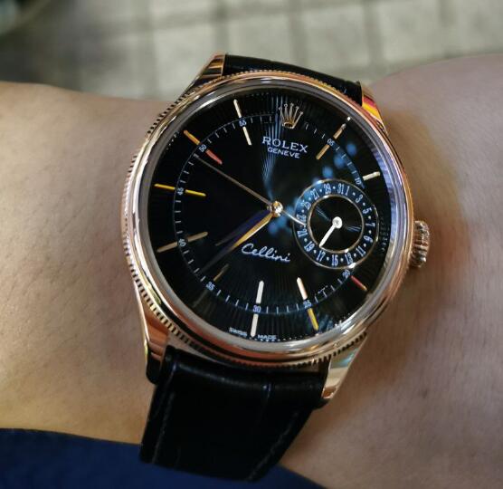 The color-matching of rose gold case and black dial is amazing.