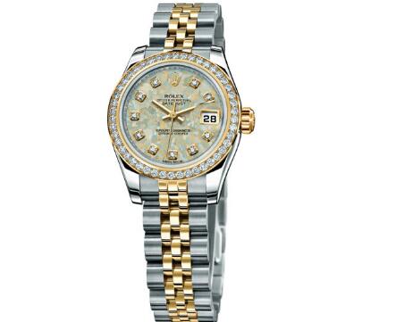 The special gold crystal dial makes this Datejust very recognizable.