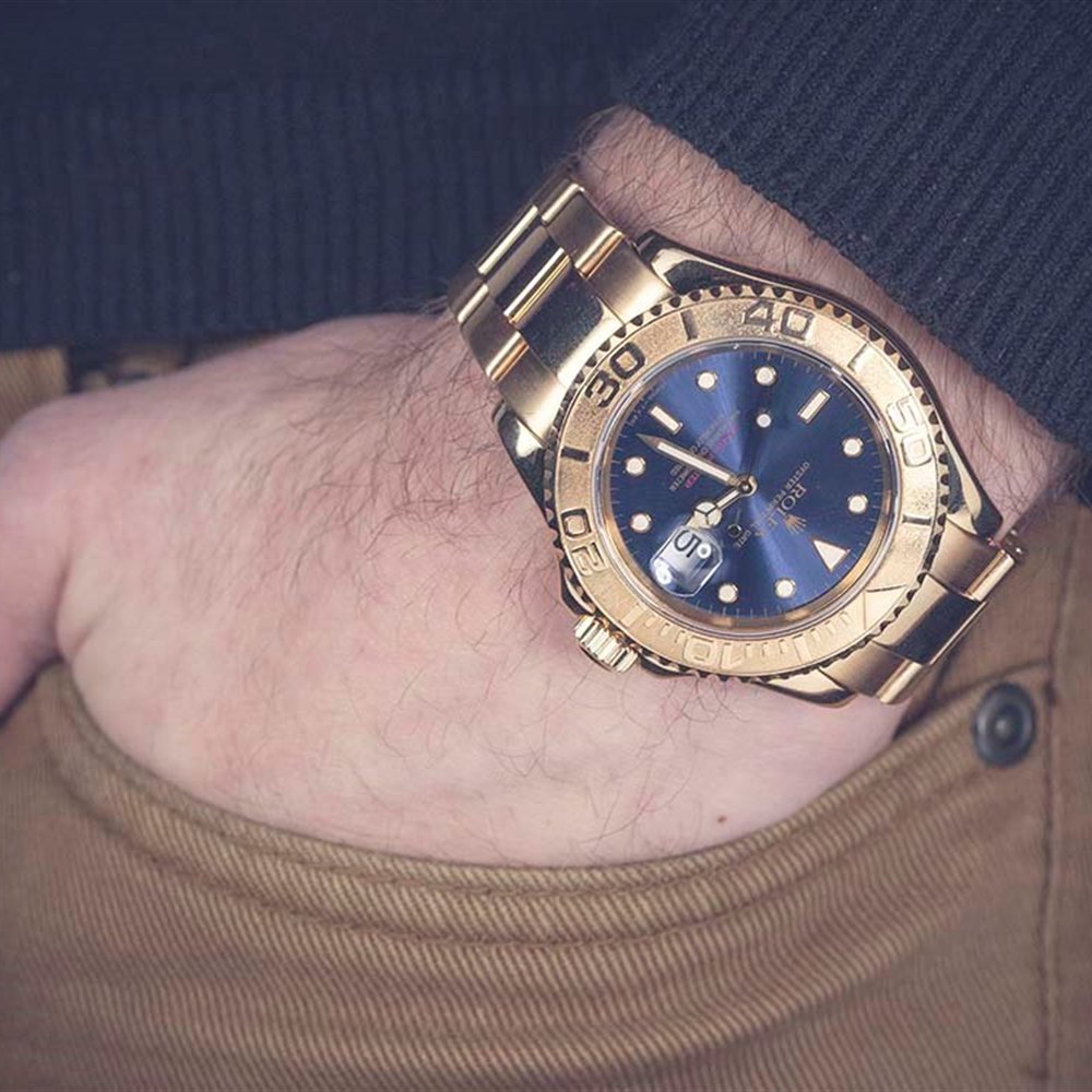 The male replica watches are made from 18ct gold.