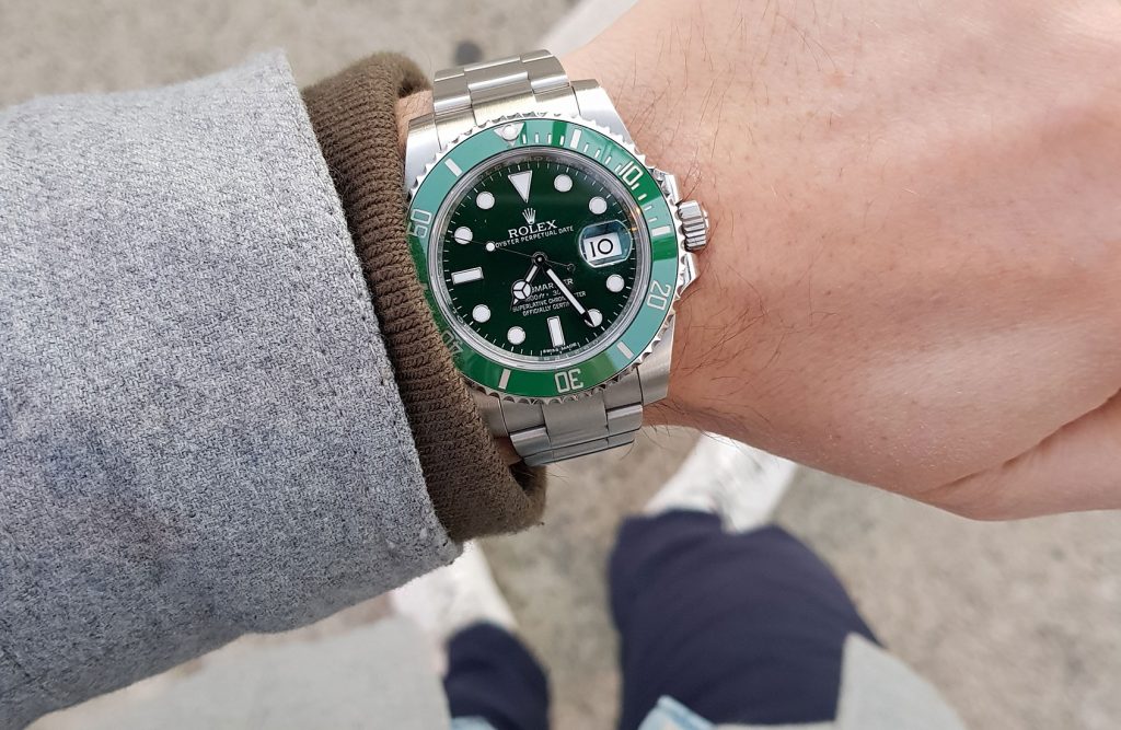 The male replica watch has green bezel.